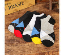 今夏必buy！潮流襪子新風尚，穿出你的個性態度